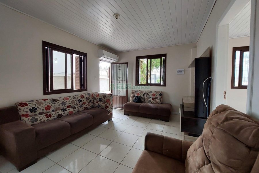 Casa Mobiliada com 100m², 3 dormitórios, 1 vaga, no bairro Cinqüentenário em Caxias do Sul para Alugar