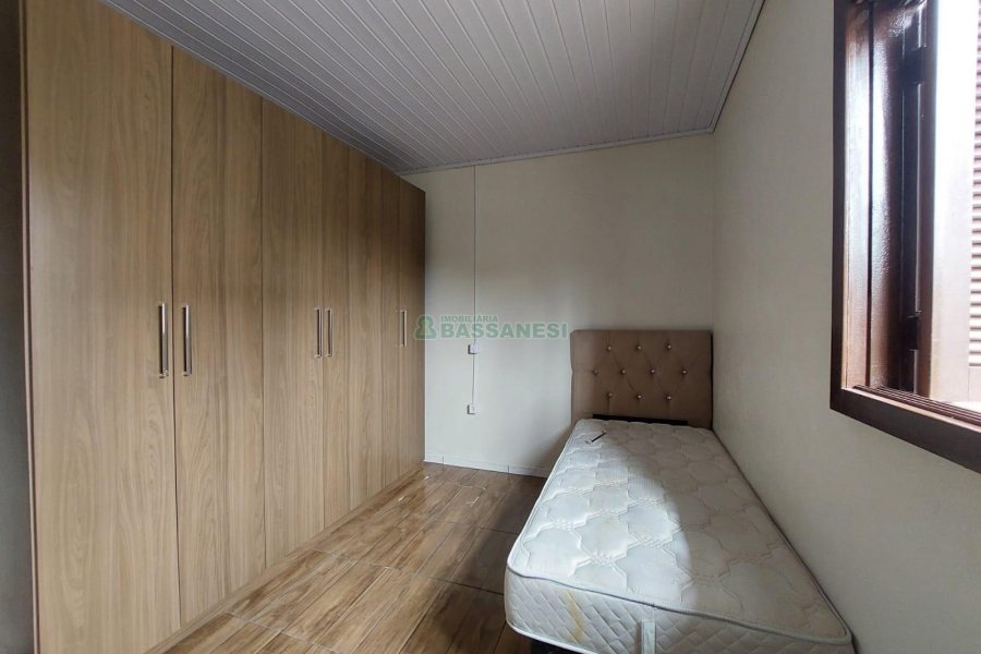 Casa Mobiliada com 100m², 3 dormitórios, 1 vaga, no bairro Cinqüentenário em Caxias do Sul para Alugar