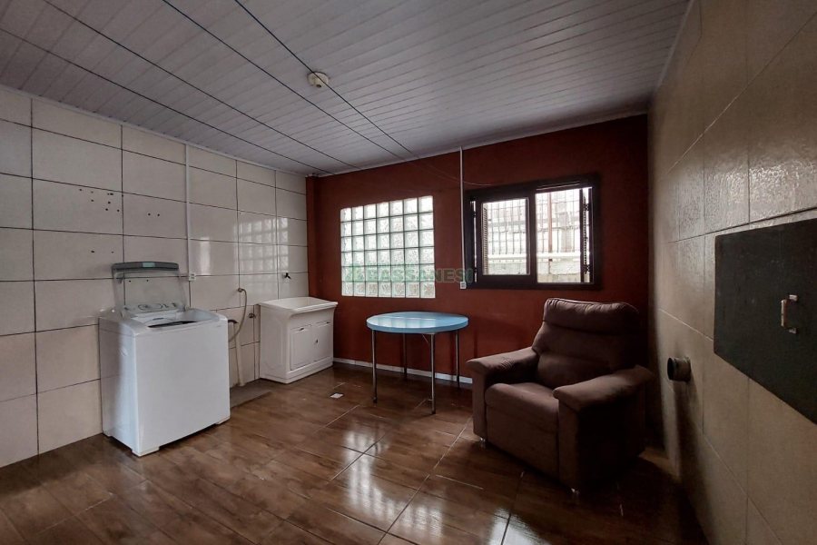 Casa Mobiliada com 100m², 3 dormitórios, 1 vaga, no bairro Cinqüentenário em Caxias do Sul para Alugar
