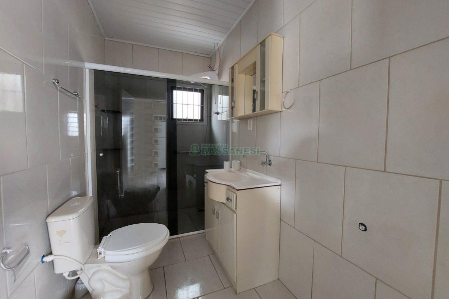 Casa Mobiliada com 100m², 3 dormitórios, 1 vaga, no bairro Cinqüentenário em Caxias do Sul para Alugar