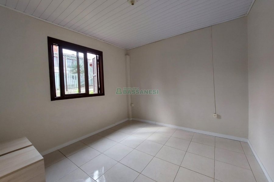Casa Mobiliada com 100m², 3 dormitórios, 1 vaga, no bairro Cinqüentenário em Caxias do Sul para Alugar
