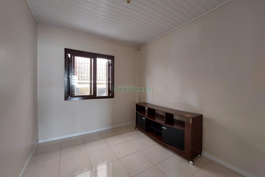 Casa Mobiliada com 100m², 3 dormitórios, 1 vaga, no bairro Cinqüentenário em Caxias do Sul para Alugar
