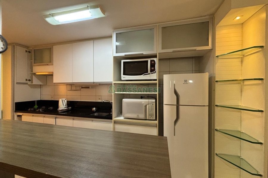 Apto Mobiliado com 85m², 2 dormitórios, 1 vaga, no bairro Charqueadas em Caxias do Sul para Alugar