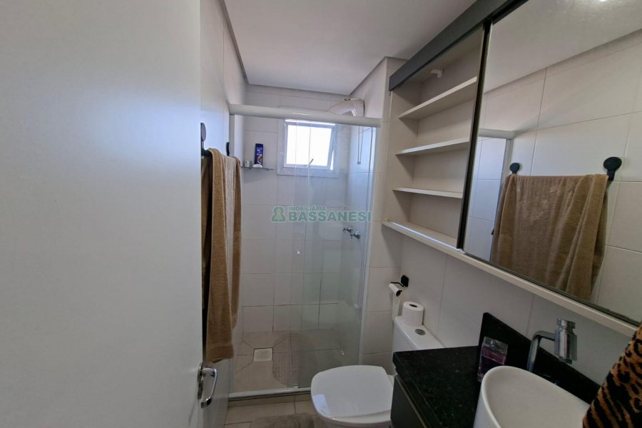 Apartamento com 54m², 2 dormitórios, 1 vaga, no bairro São Leopoldo em Caxias do Sul para Alugar