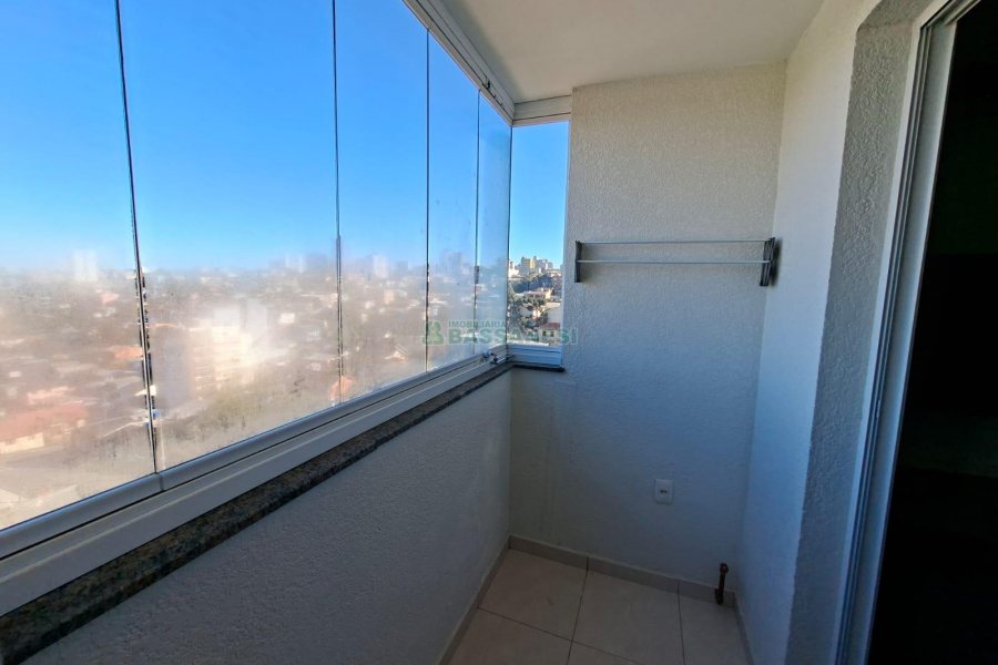 Apartamento com 54m², 2 dormitórios, 1 vaga, no bairro São Leopoldo em Caxias do Sul para Alugar