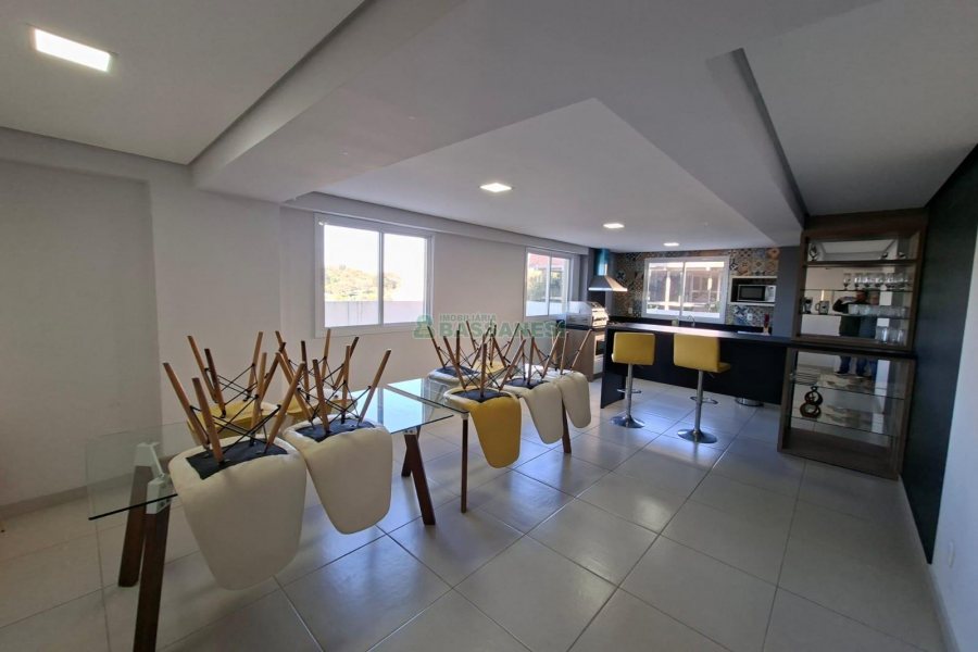 Apartamento com 54m², 2 dormitórios, 1 vaga, no bairro São Leopoldo em Caxias do Sul para Alugar