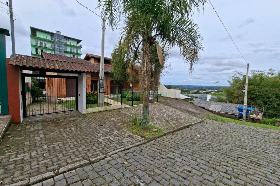 Casa com 280m², 4 dormitórios, 2 vagas, no bairro Jardim Eldorado em Caxias do Sul para Alugar ou Comprar