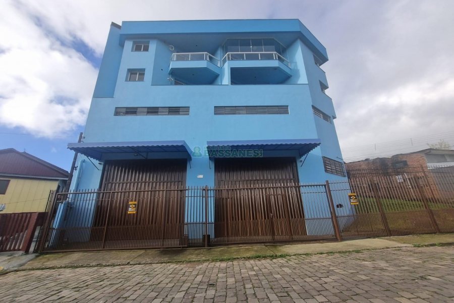 Apartamento com 98m², 2 dormitórios, 2 vagas, no bairro Pioneiro em Caxias do Sul para Alugar