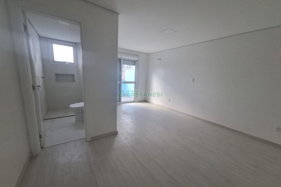 Apartamento com 84m², 2 dormitórios, 2 vagas, no bairro Pioneiro em Caxias do Sul para Alugar