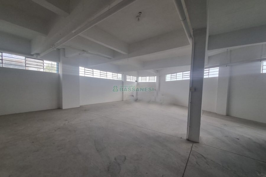 Apartamento com 84m², 2 dormitórios, 2 vagas, no bairro Pioneiro em Caxias do Sul para Alugar