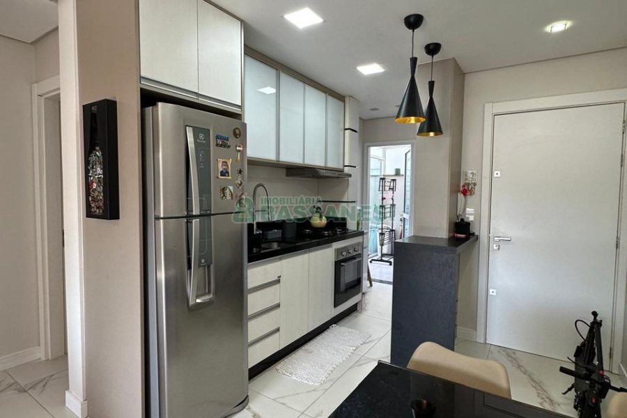 Apartamento com 63m², 2 dormitórios, 2 vagas, no bairro Vinhedos em Caxias do Sul para Comprar