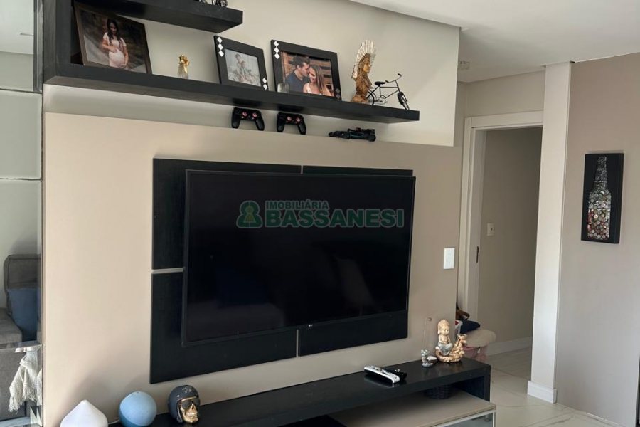 Apartamento com 63m², 2 dormitórios, 2 vagas, no bairro Vinhedos em Caxias do Sul para Comprar