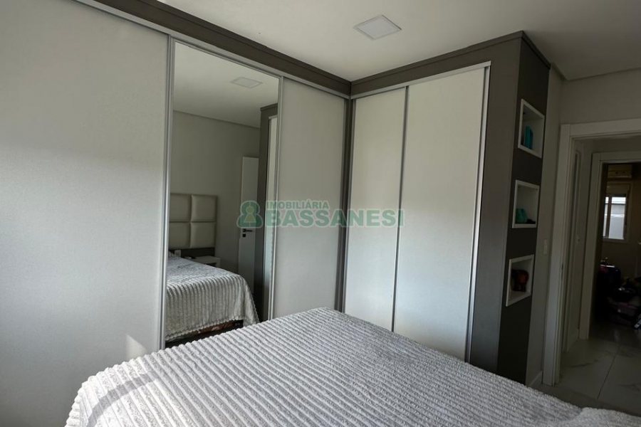 Apartamento com 63m², 2 dormitórios, 2 vagas, no bairro Vinhedos em Caxias do Sul para Comprar