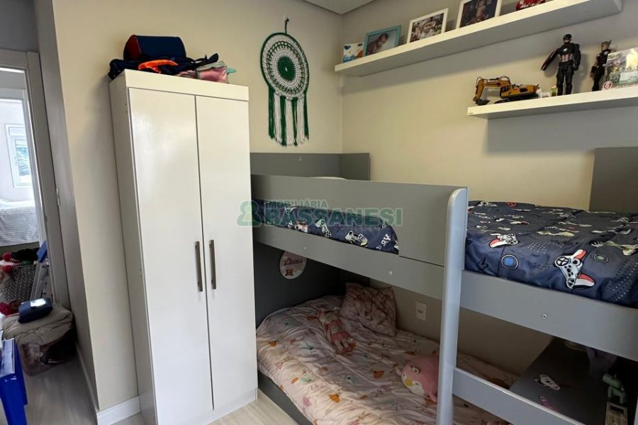 Apartamento com 63m², 2 dormitórios, 2 vagas, no bairro Vinhedos em Caxias do Sul para Comprar