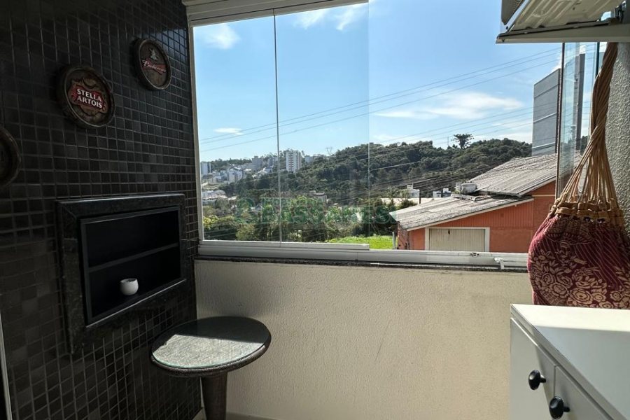Apartamento com 63m², 2 dormitórios, 2 vagas, no bairro Vinhedos em Caxias do Sul para Comprar