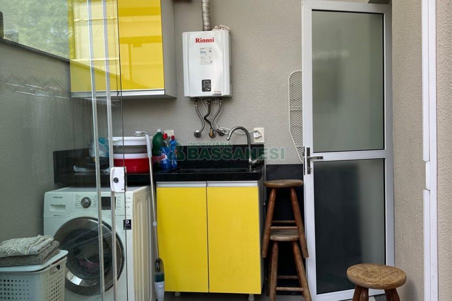 Apartamento com 63m², 2 dormitórios, 2 vagas, no bairro Vinhedos em Caxias do Sul para Comprar