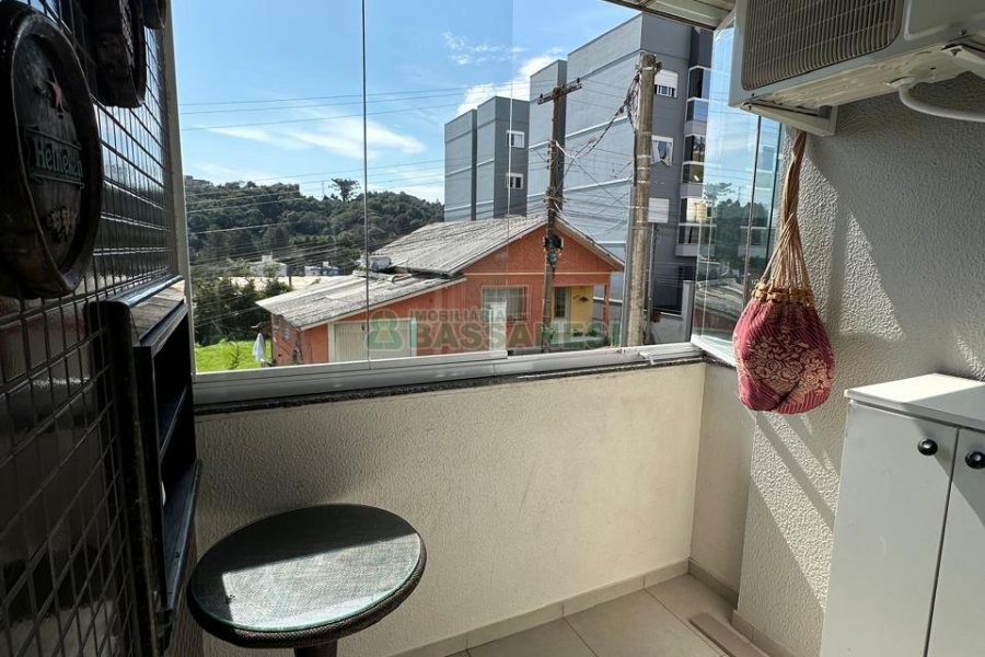 Apartamento com 63m², 2 dormitórios, 2 vagas, no bairro Vinhedos em Caxias do Sul para Comprar
