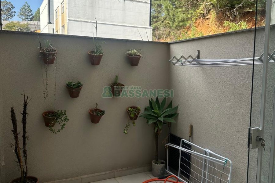 Apartamento com 63m², 2 dormitórios, 2 vagas, no bairro Vinhedos em Caxias do Sul para Comprar