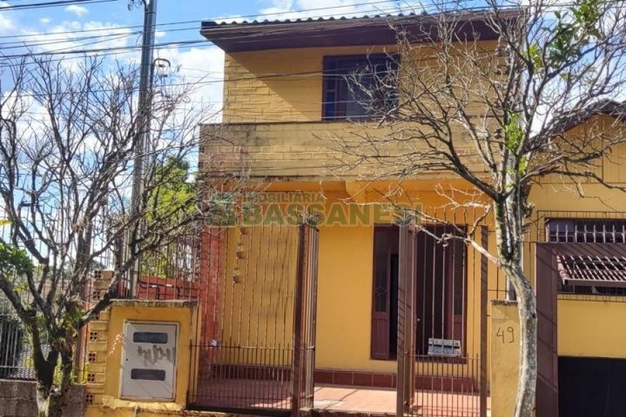 Casa com 60m², 2 dormitórios, 1 vaga, no bairro Petrópolis em Caxias do Sul para Alugar