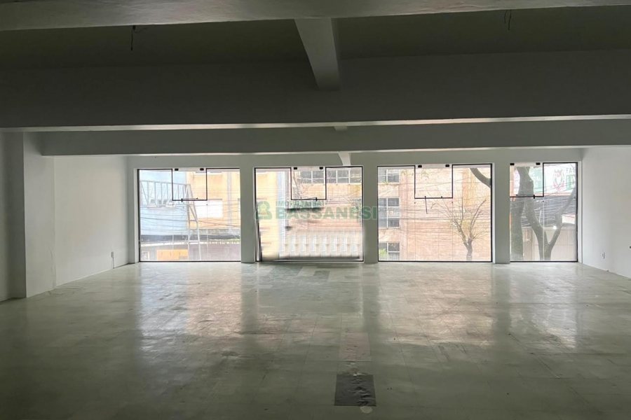 Predio com 650m², no bairro Centro em Caxias do Sul para Alugar