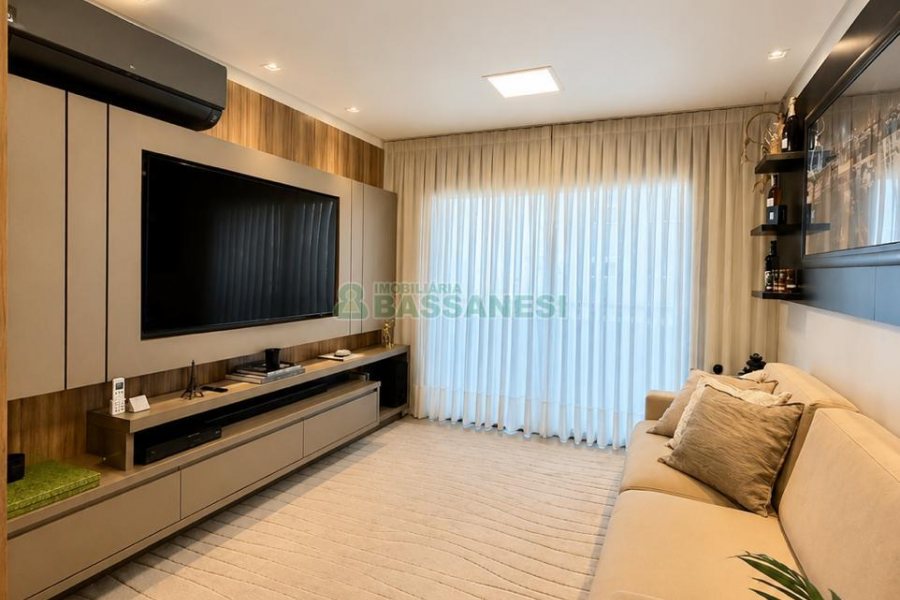 Apartamento com 98m², 2 dormitórios, 2 vagas, no bairro Vila Horn em Caxias do Sul para Comprar