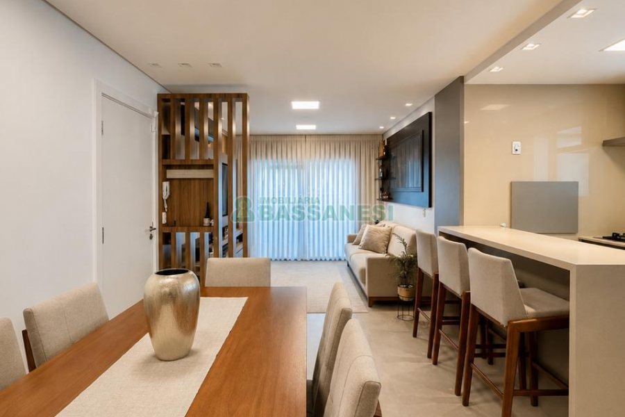 Apartamento com 98m², 2 dormitórios, 2 vagas, no bairro Vila Horn em Caxias do Sul para Comprar