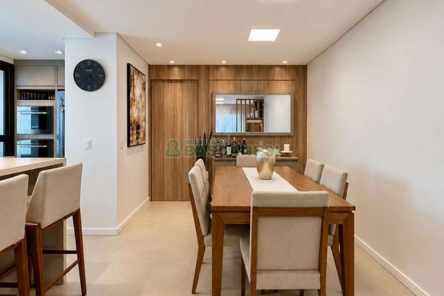 Apartamento com 98m², 2 dormitórios, 2 vagas, no bairro Vila Horn em Caxias do Sul para Comprar
