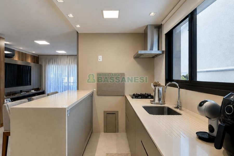 Apartamento com 98m², 2 dormitórios, 2 vagas, no bairro Vila Horn em Caxias do Sul para Comprar