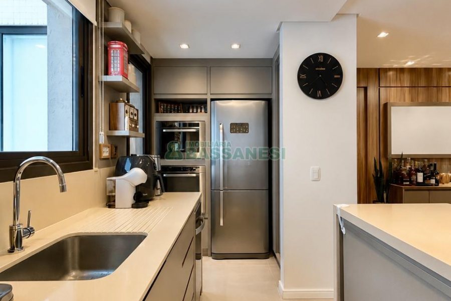 Apartamento com 98m², 2 dormitórios, 2 vagas, no bairro Vila Horn em Caxias do Sul para Comprar