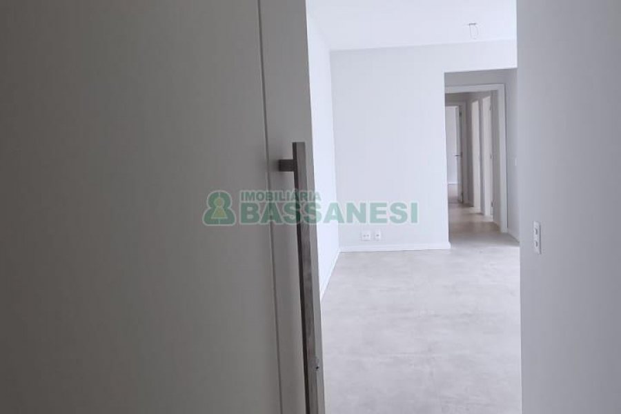 Apartamento com 100m², 3 dormitórios, 2 vagas, no bairro Panazzolo em Caxias do Sul para Comprar