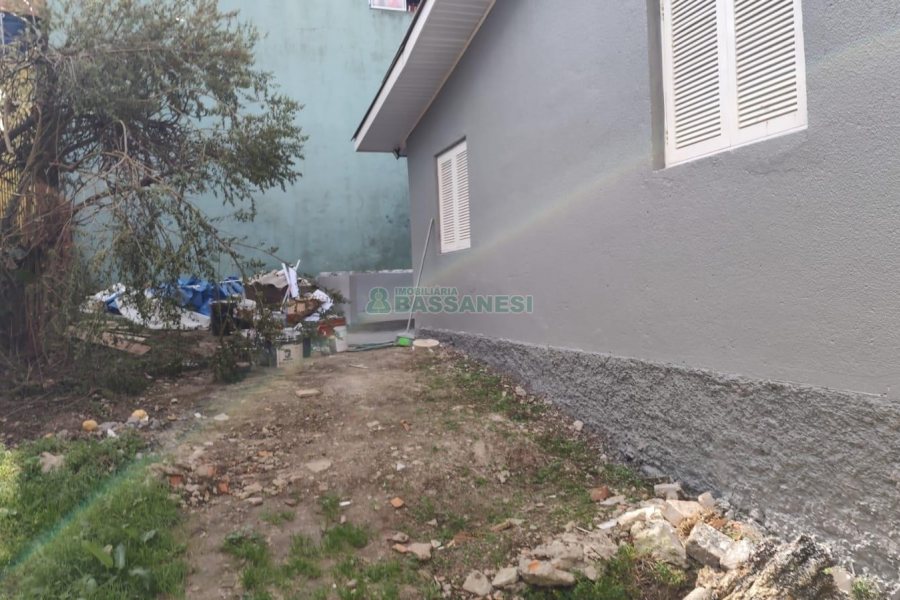 Casa com 360m², 3 dormitórios, 1 vaga, no bairro Nossa Senhora de Fátima em Caxias do Sul para Comprar