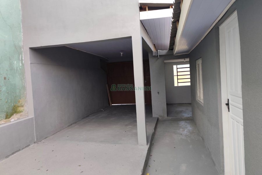 Casa com 360m², 3 dormitórios, 1 vaga, no bairro Nossa Senhora de Fátima em Caxias do Sul para Comprar