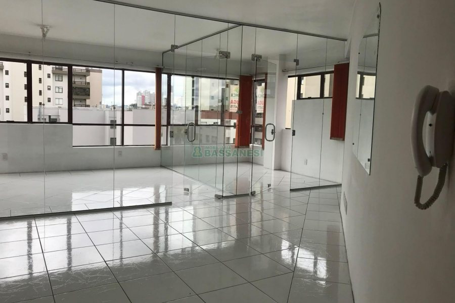 Sala com 62m², 1 vaga, no bairro São Pelegrino em Caxias do Sul para Alugar