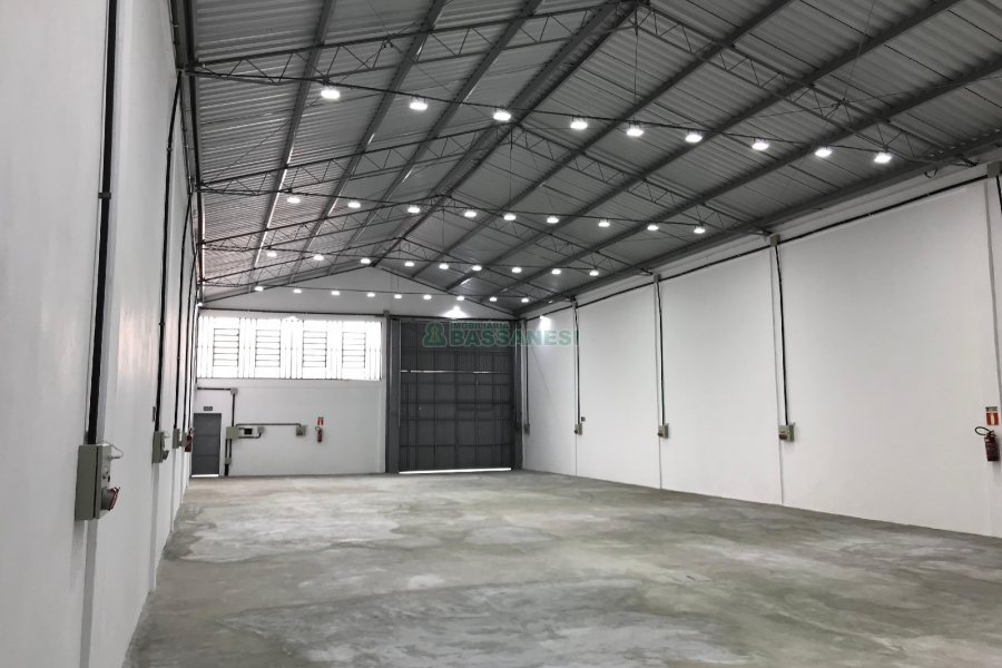 Pavilhão com 450m², no bairro São Ciro em Caxias do Sul para Alugar
