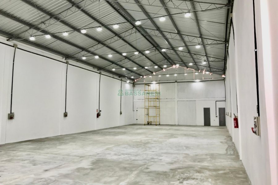 Pavilhão com 450m², no bairro São Ciro em Caxias do Sul para Alugar