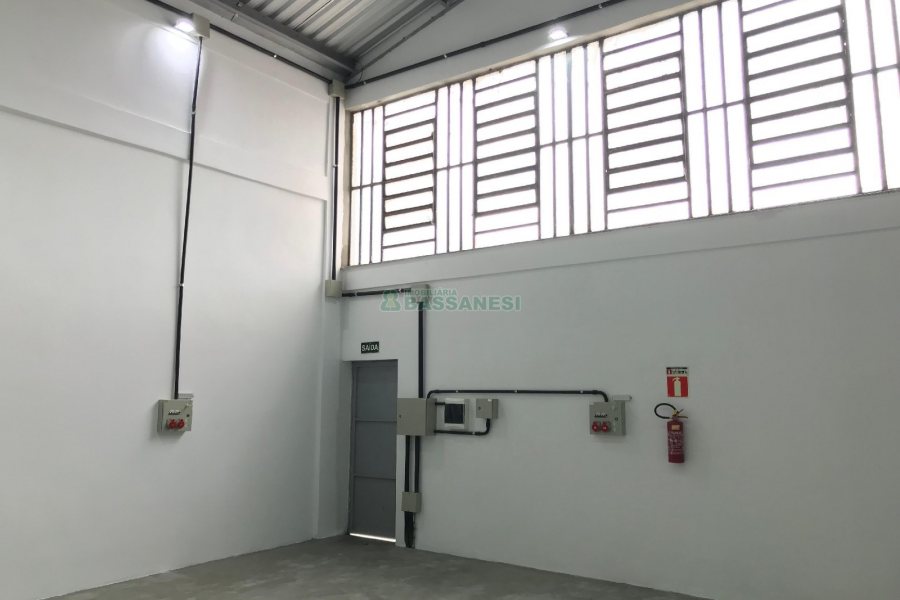 Pavilhão com 450m², no bairro São Ciro em Caxias do Sul para Alugar