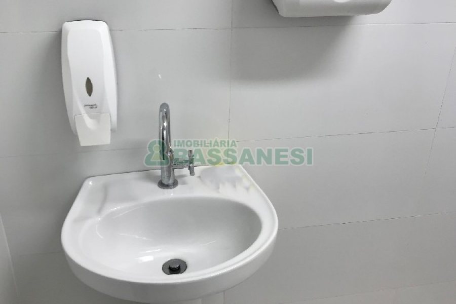 Pavilhão com 450m², no bairro São Ciro em Caxias do Sul para Alugar