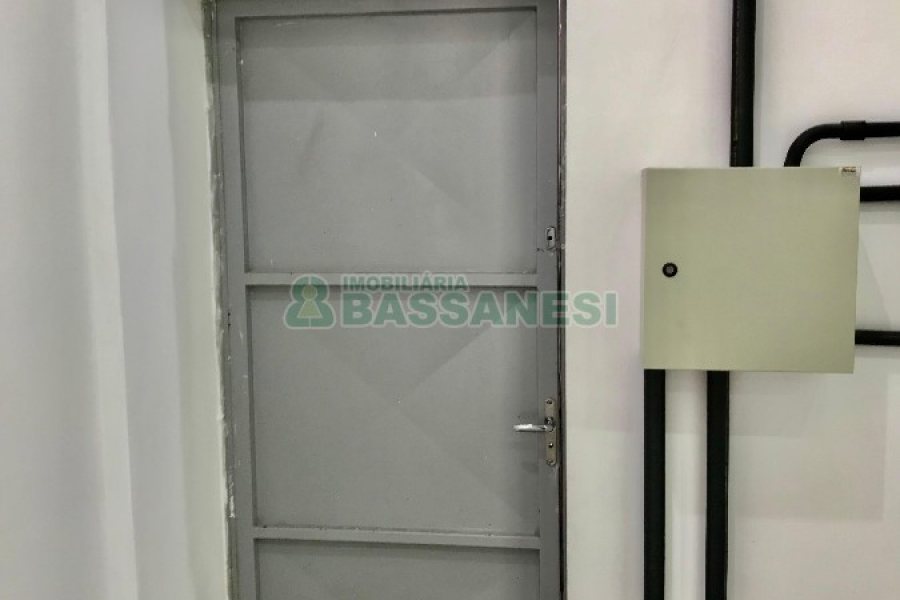 Pavilhão com 450m², no bairro São Ciro em Caxias do Sul para Alugar