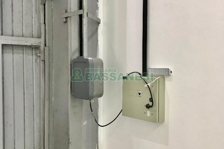 Pavilhão com 450m², no bairro São Ciro em Caxias do Sul para Alugar