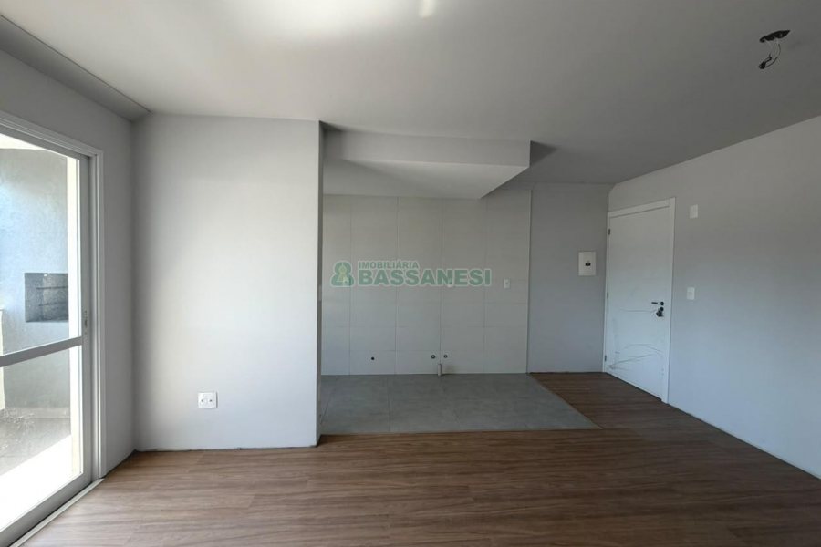 Apartamento com 56m², 2 dormitórios, 1 vaga, no bairro São Leopoldo em Caxias do Sul para Alugar