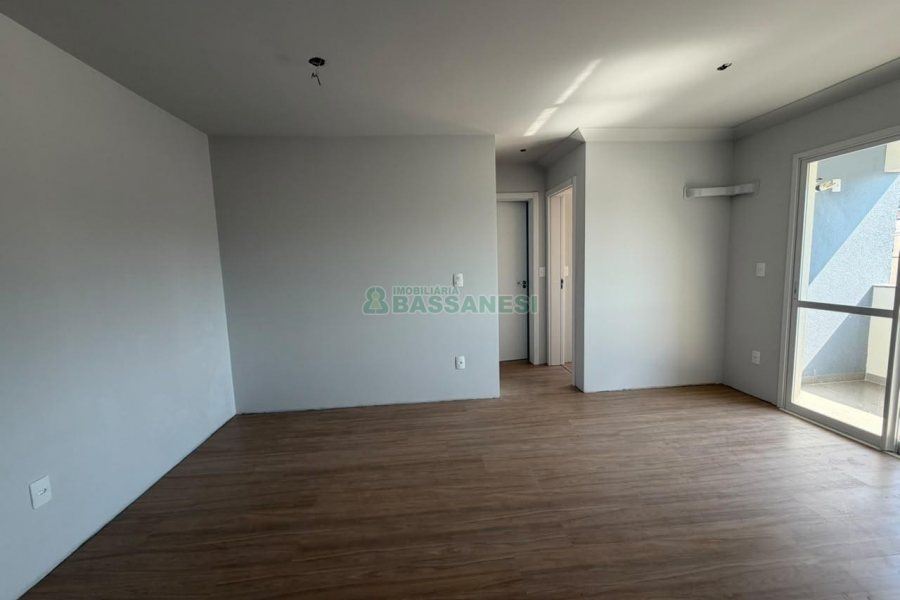 Apartamento com 56m², 2 dormitórios, 1 vaga, no bairro São Leopoldo em Caxias do Sul para Alugar