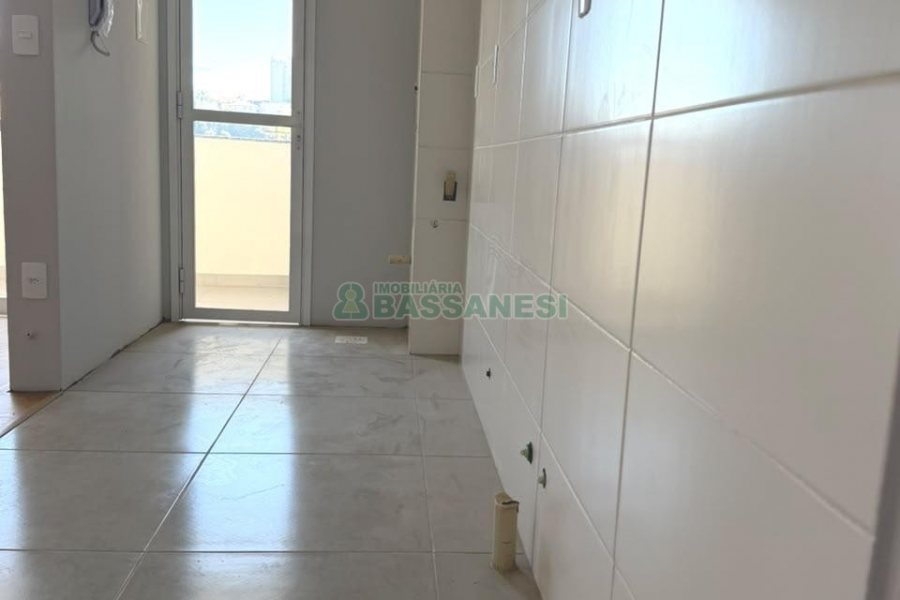 Apartamento com 56m², 2 dormitórios, 1 vaga, no bairro São Leopoldo em Caxias do Sul para Alugar