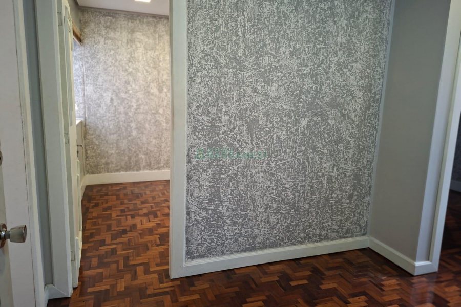 Sala com 55m², no bairro Centro em Caxias do Sul para Alugar ou Comprar