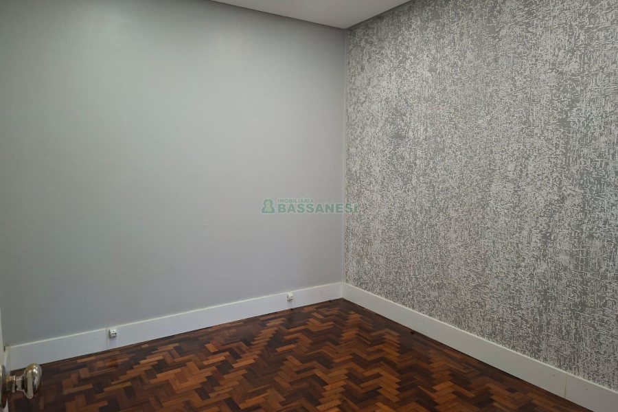 Sala com 55m², no bairro Centro em Caxias do Sul para Alugar ou Comprar
