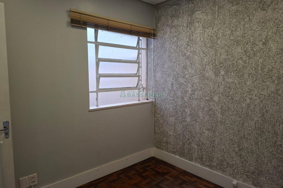 Sala com 55m², no bairro Centro em Caxias do Sul para Alugar ou Comprar