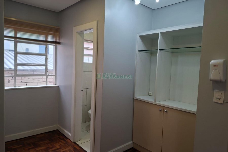 Sala com 55m², no bairro Centro em Caxias do Sul para Alugar ou Comprar