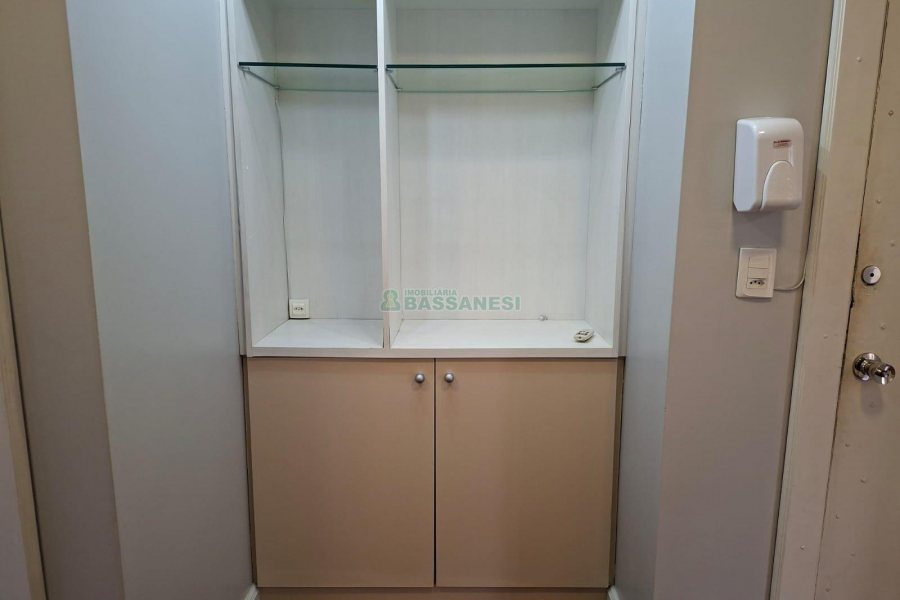 Sala com 55m², no bairro Centro em Caxias do Sul para Alugar ou Comprar