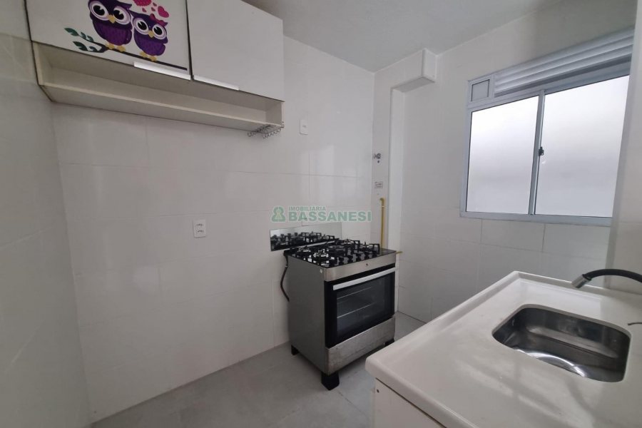 Apto Mobiliado com 42m², 2 dormitórios, 1 vaga, no bairro Panazzolo em Caxias do Sul para Alugar