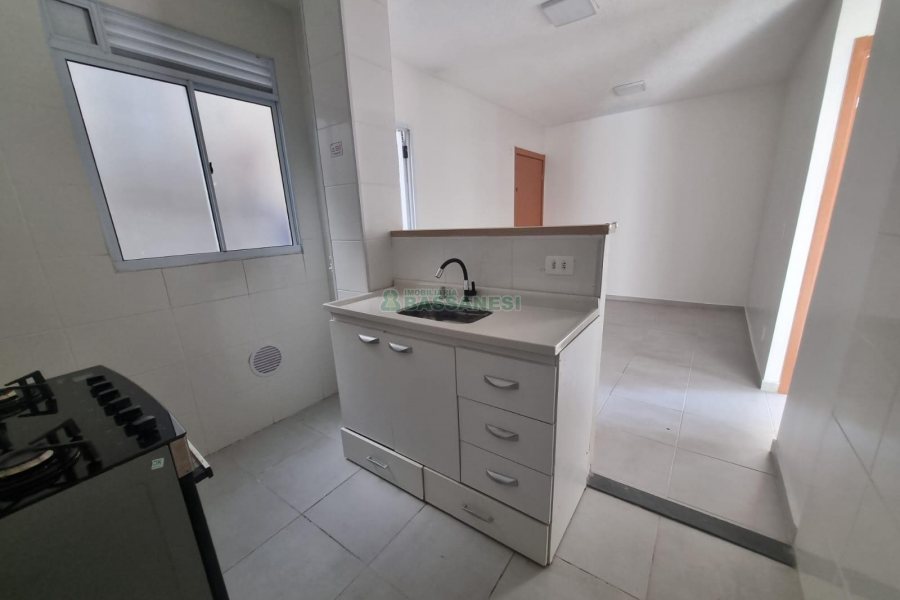Apto Mobiliado com 42m², 2 dormitórios, 1 vaga, no bairro Panazzolo em Caxias do Sul para Alugar