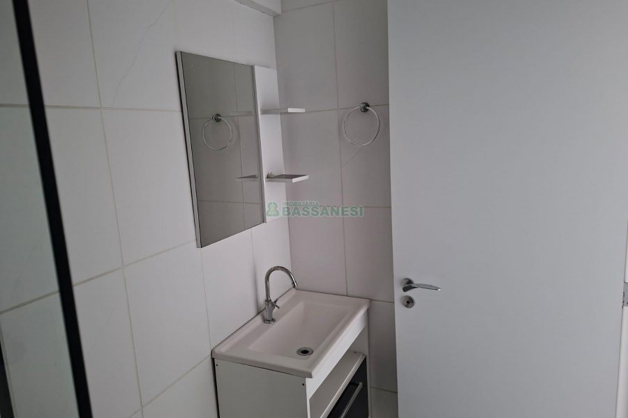 Apartamento com 50m², 1 dormitório, 1 vaga, no bairro Lourdes em Caxias do Sul para Comprar